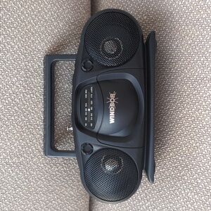 Windsor Black AM/FM Portable Compact Radio 7"x 3"x 2.5"